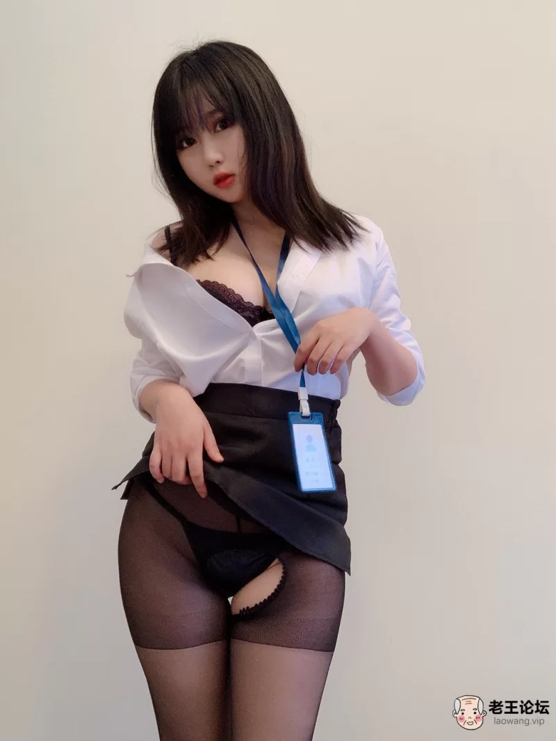 依酱酱-黑丝制服 (12).jpg